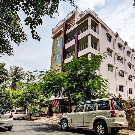 Hotel Oyo Tapasya Convention Pedda Waltair Exterior foto