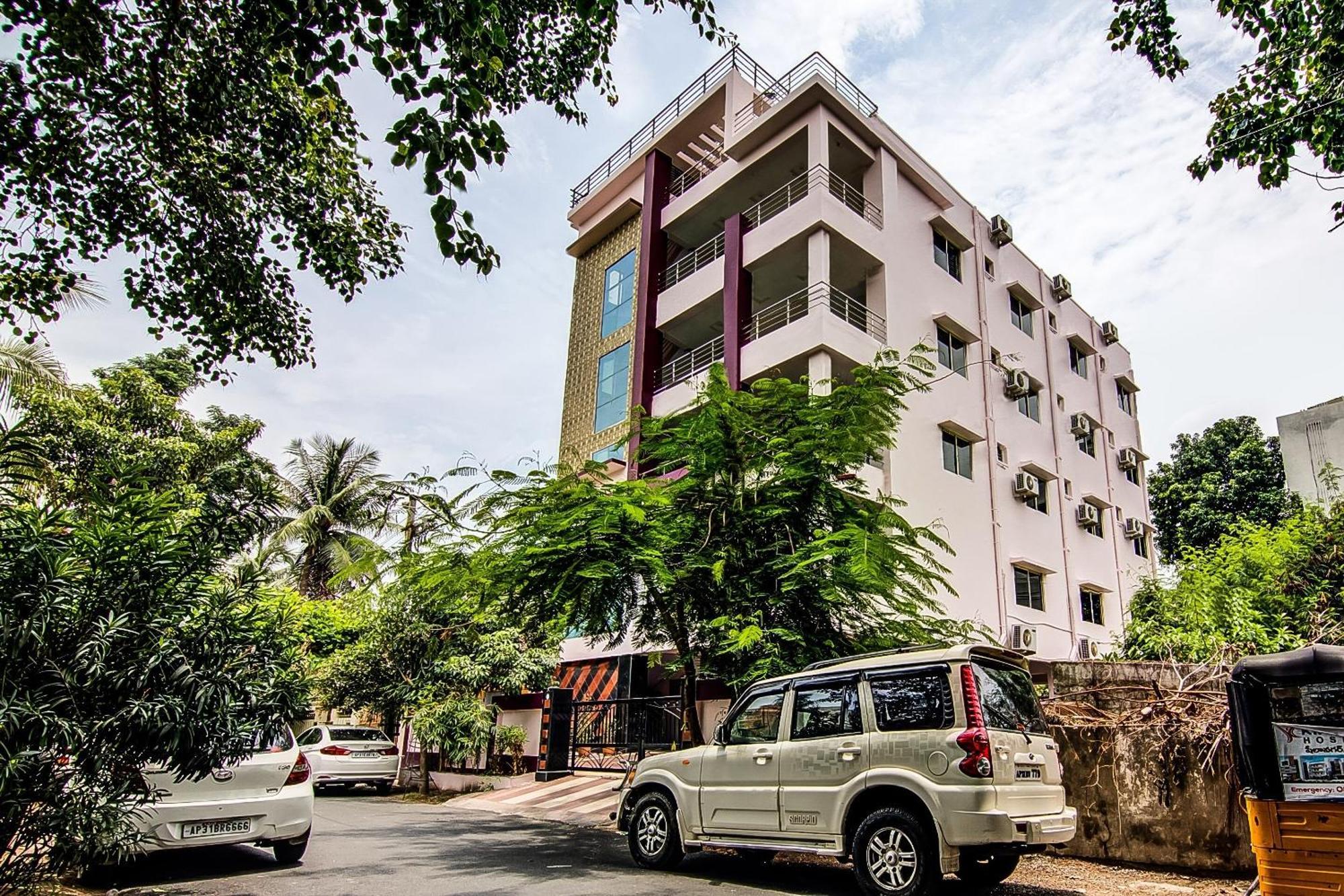 Hotel Oyo Tapasya Convention Pedda Waltair Exterior foto