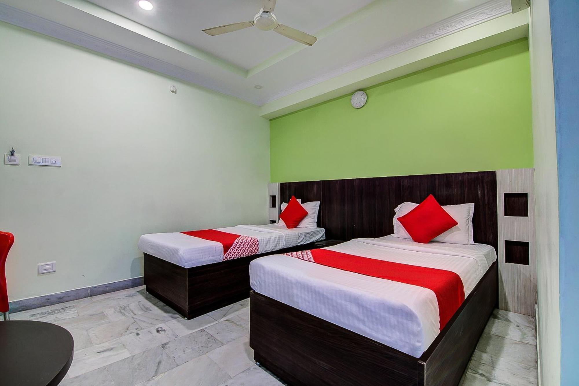 Hotel Oyo Tapasya Convention Pedda Waltair Exterior foto