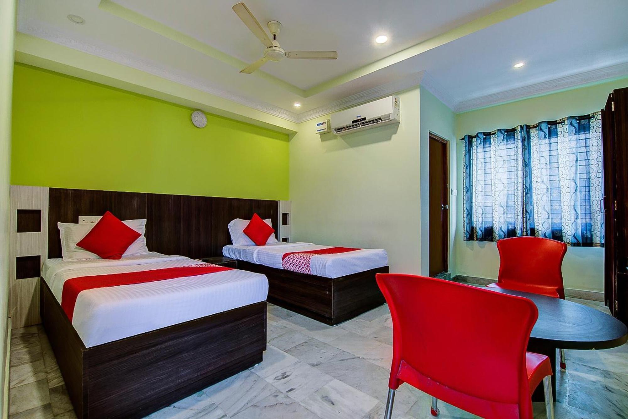 Hotel Oyo Tapasya Convention Pedda Waltair Exterior foto