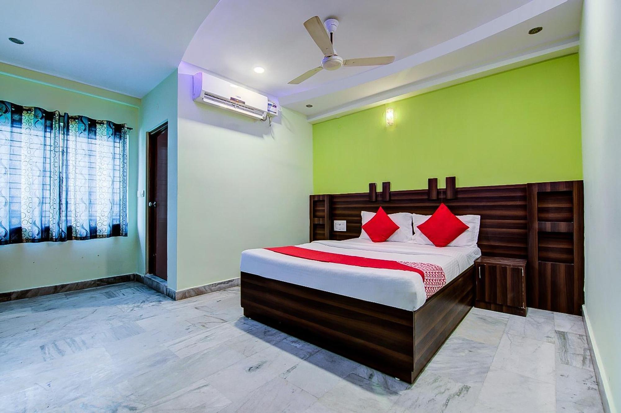Hotel Oyo Tapasya Convention Pedda Waltair Exterior foto
