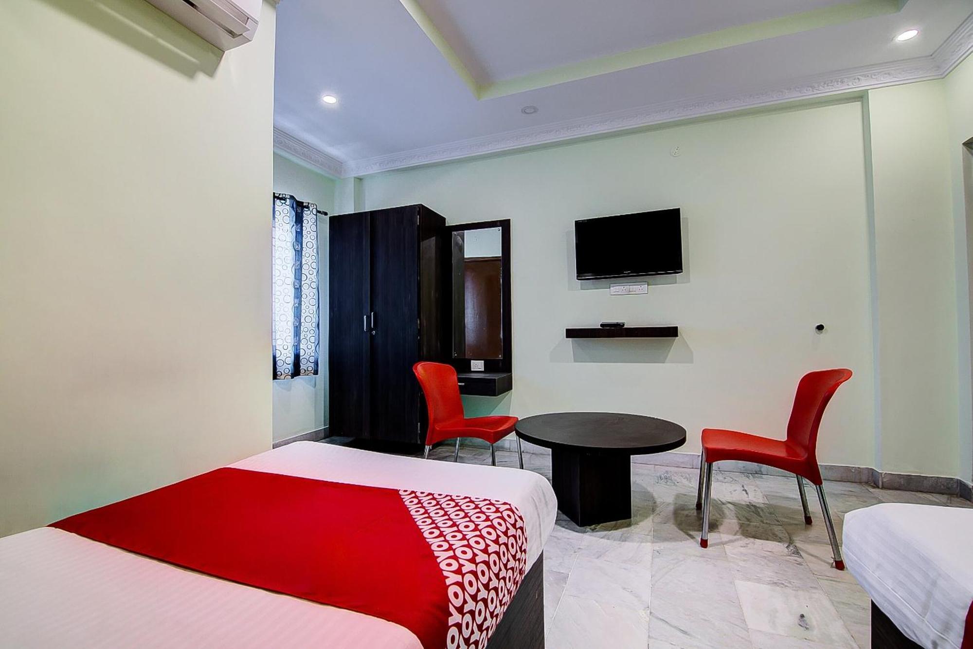 Hotel Oyo Tapasya Convention Pedda Waltair Exterior foto