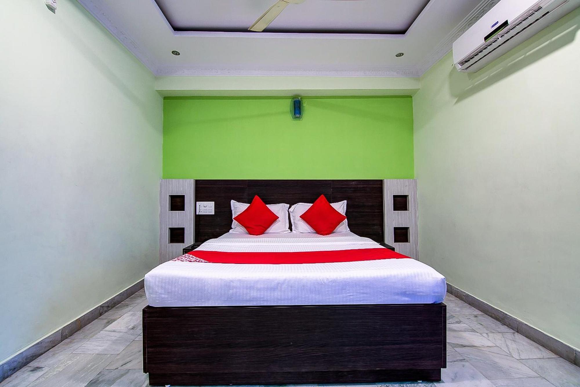 Hotel Oyo Tapasya Convention Pedda Waltair Exterior foto