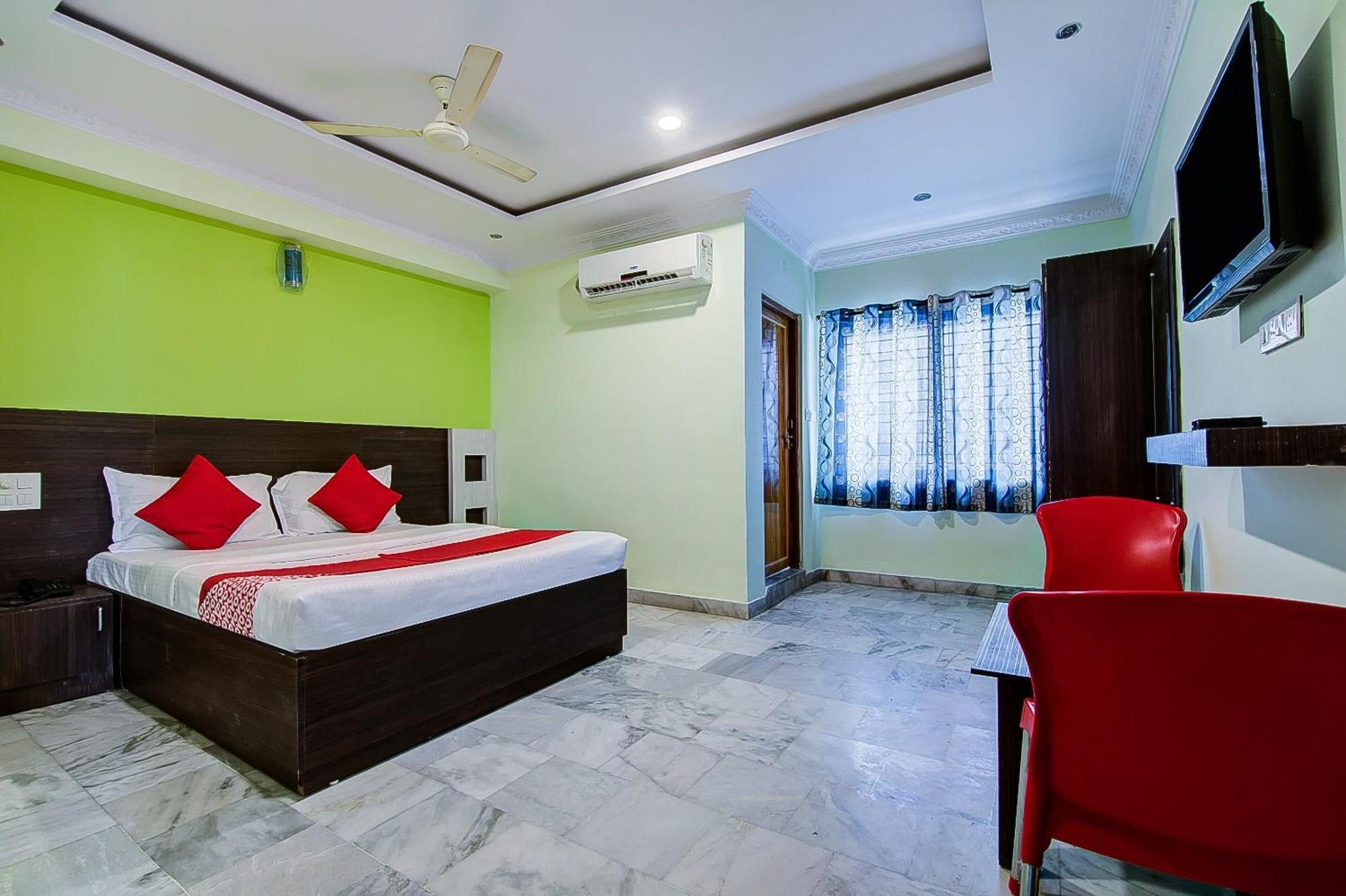 Hotel Oyo Tapasya Convention Pedda Waltair Exterior foto