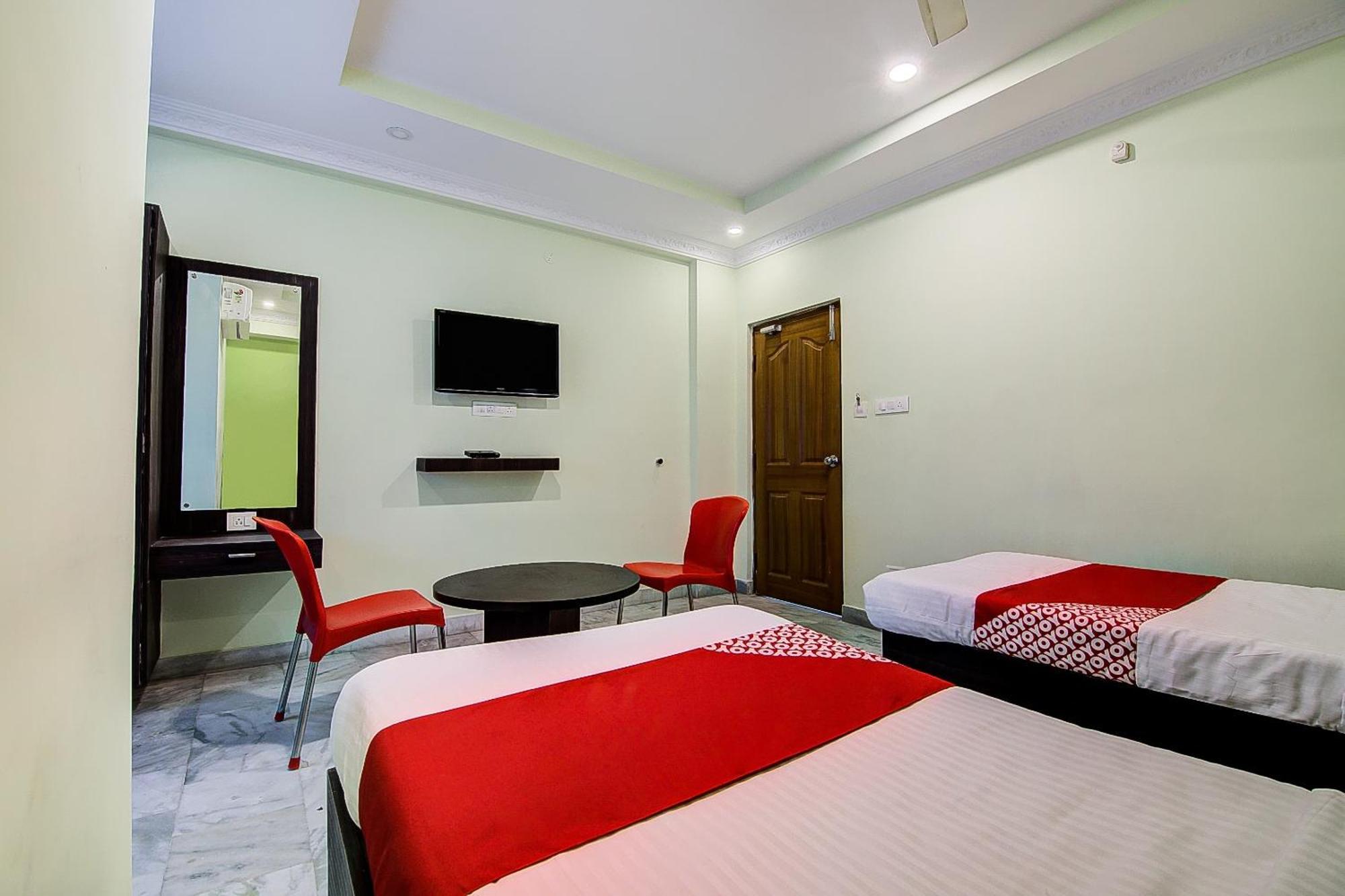 Hotel Oyo Tapasya Convention Pedda Waltair Exterior foto