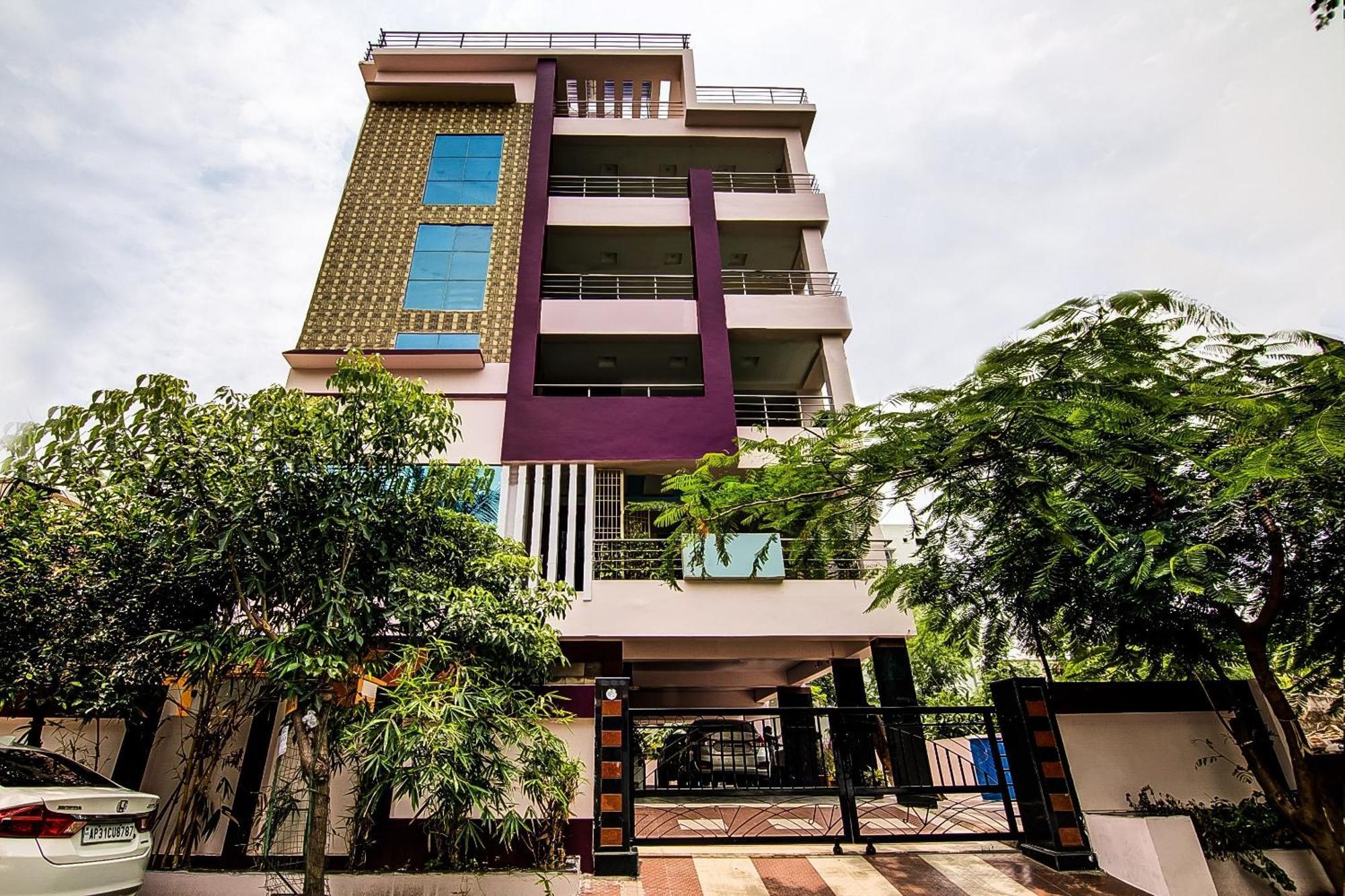 Hotel Oyo Tapasya Convention Pedda Waltair Exterior foto