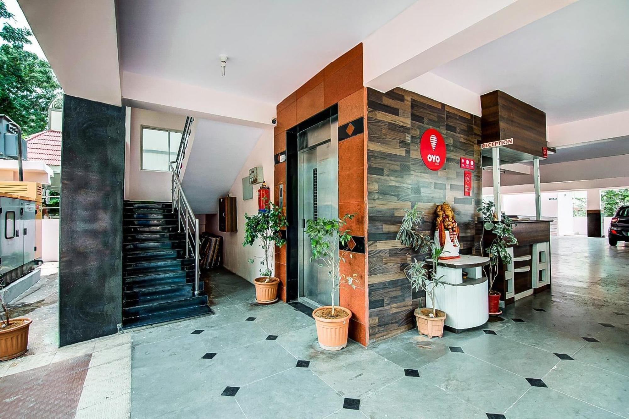 Hotel Oyo Tapasya Convention Pedda Waltair Exterior foto